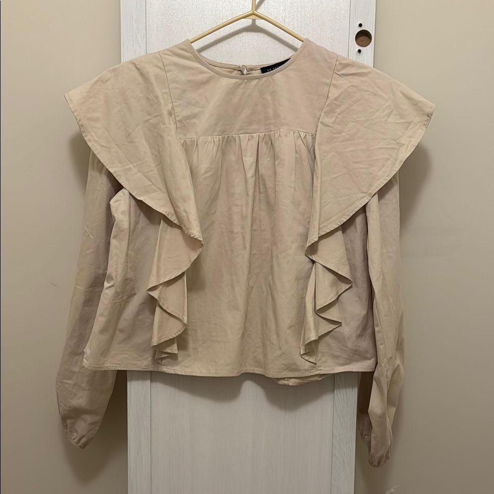 EN SAISON Elegant Cream Ruffle Blouse